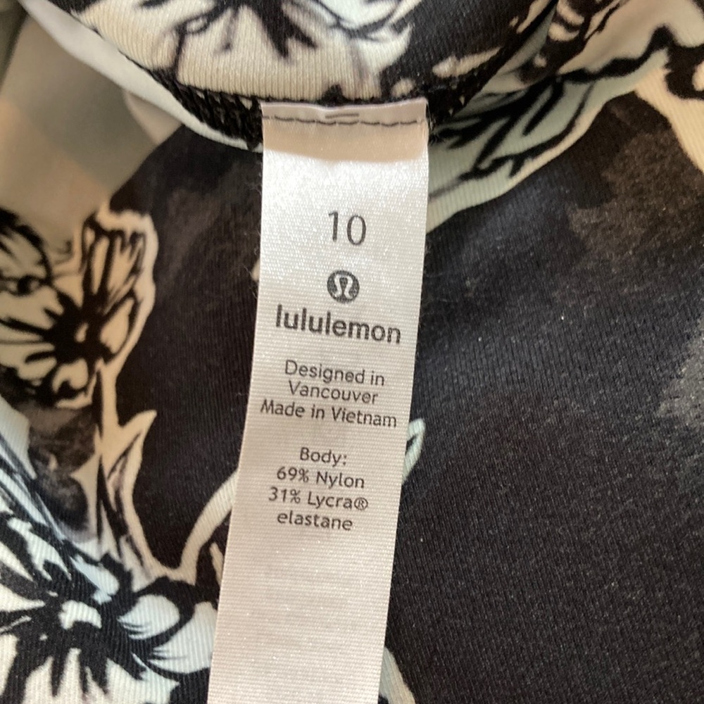 3 pair of lulu yoga pants